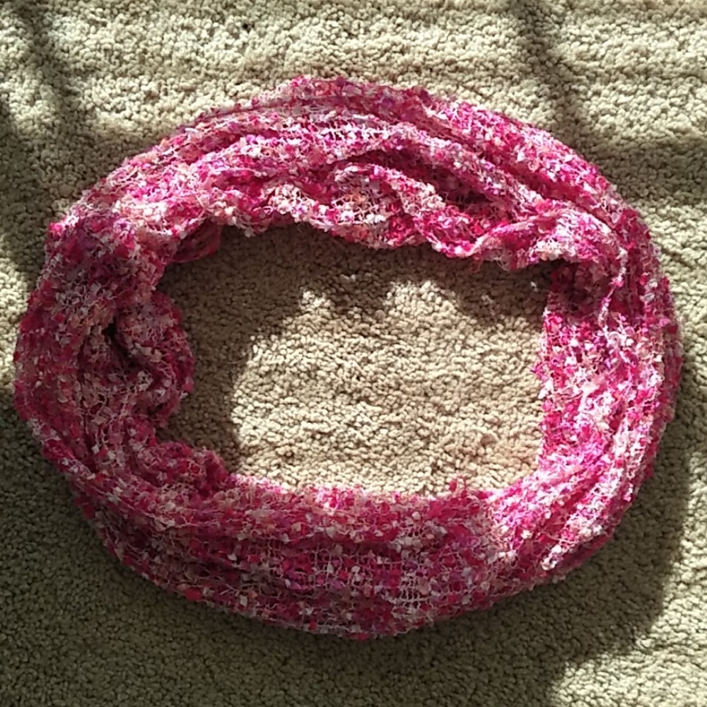 Pink and white scarf nwt